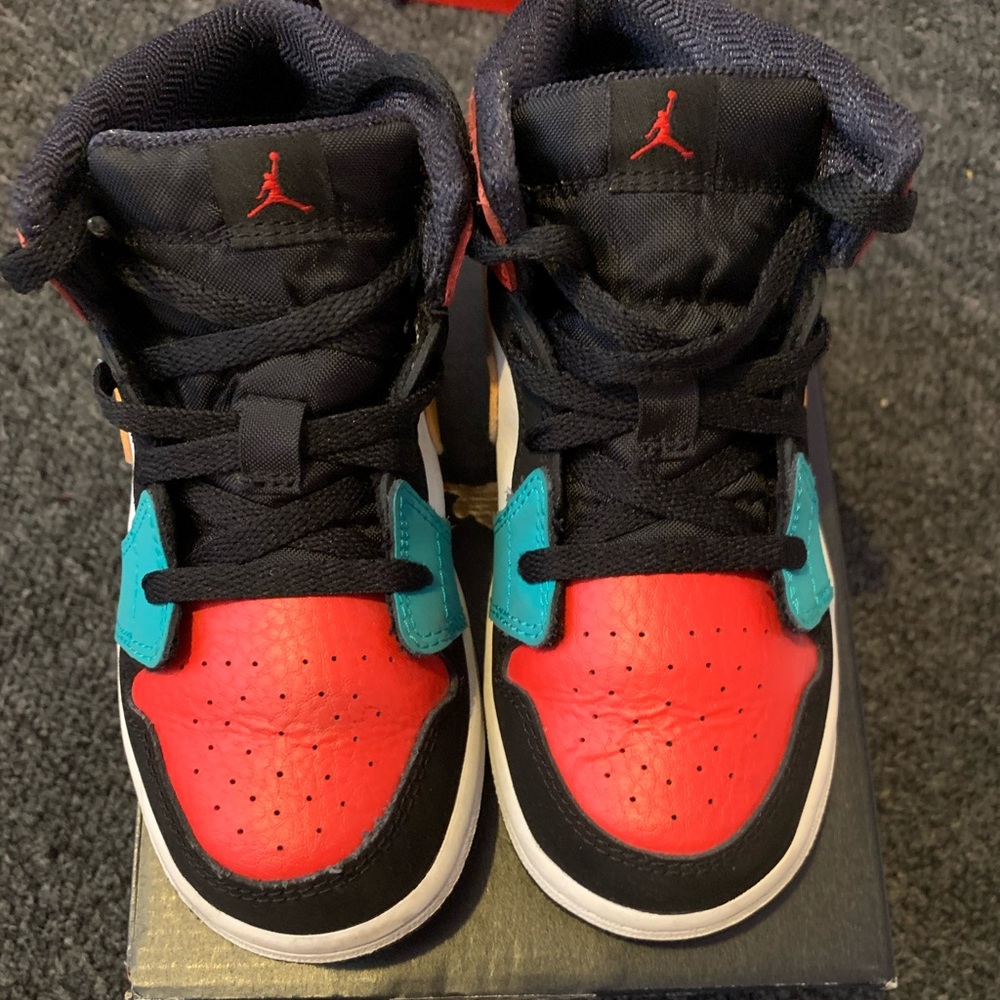 Jordan 1 Mid - Picture 2 of 6